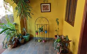 Casa de campo serrana, alegre e com piscina